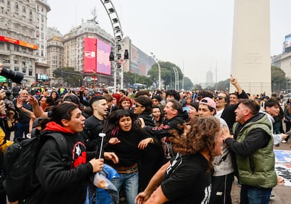 Cientos de personas se encontraron en el Obelisco
