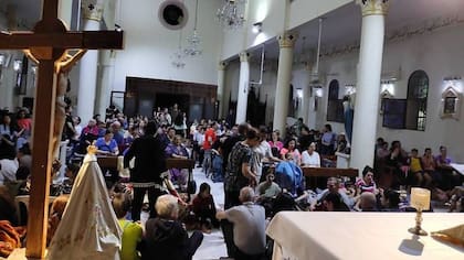 Cientos de personas se han acercado a la Parrroquia Sagrada Familia en Gaza en busca de refugio