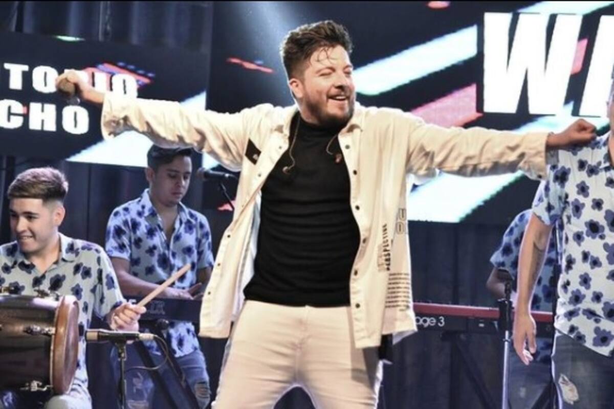 Cientos de personas se nuclearon en un bar de la capital cordobesa sin cumplir las medidas de cuidado; hace una semana el artista había participado de un video para concientizar a la población