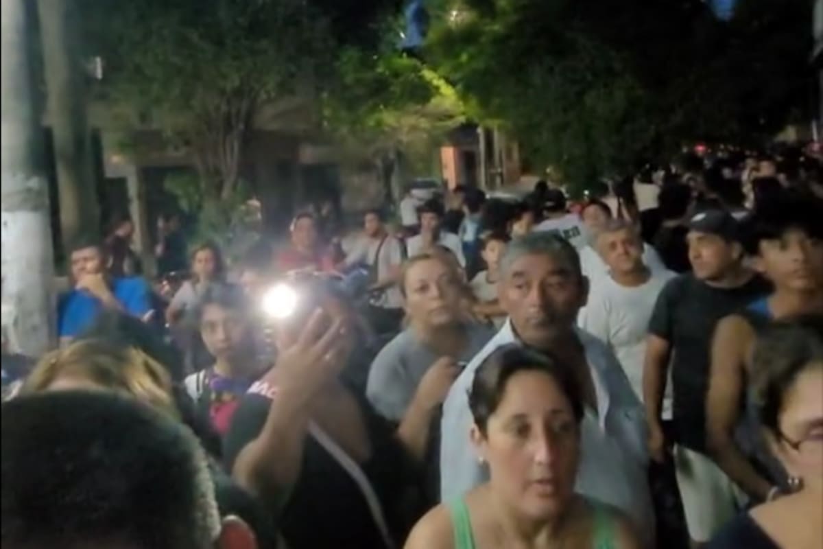 Cientos de personas se reunieron para poder conseguir la promo de un sándwich a $1.50.