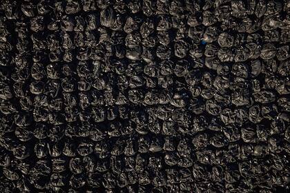 Cientos de sacos de tierra radiactiva y desechos en Namie, una ciudad cercana al lugar de la fusión nuclear en la prefectura japonesa de Fukushima, el 4 de marzo de 2021