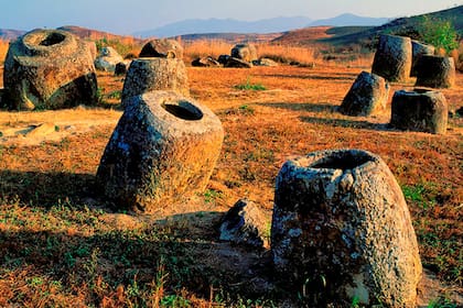 Cientos de urnas megalíticas están diseminadas en miles de kilómetros cuadrados. La tradición las emparenta con leyendas. Los especialistas las vinculan con rutas comerciales.