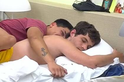 Cientos de usuarios se sumaron al repudio del hecho en redes, bajo el hashtag #FueraThiago