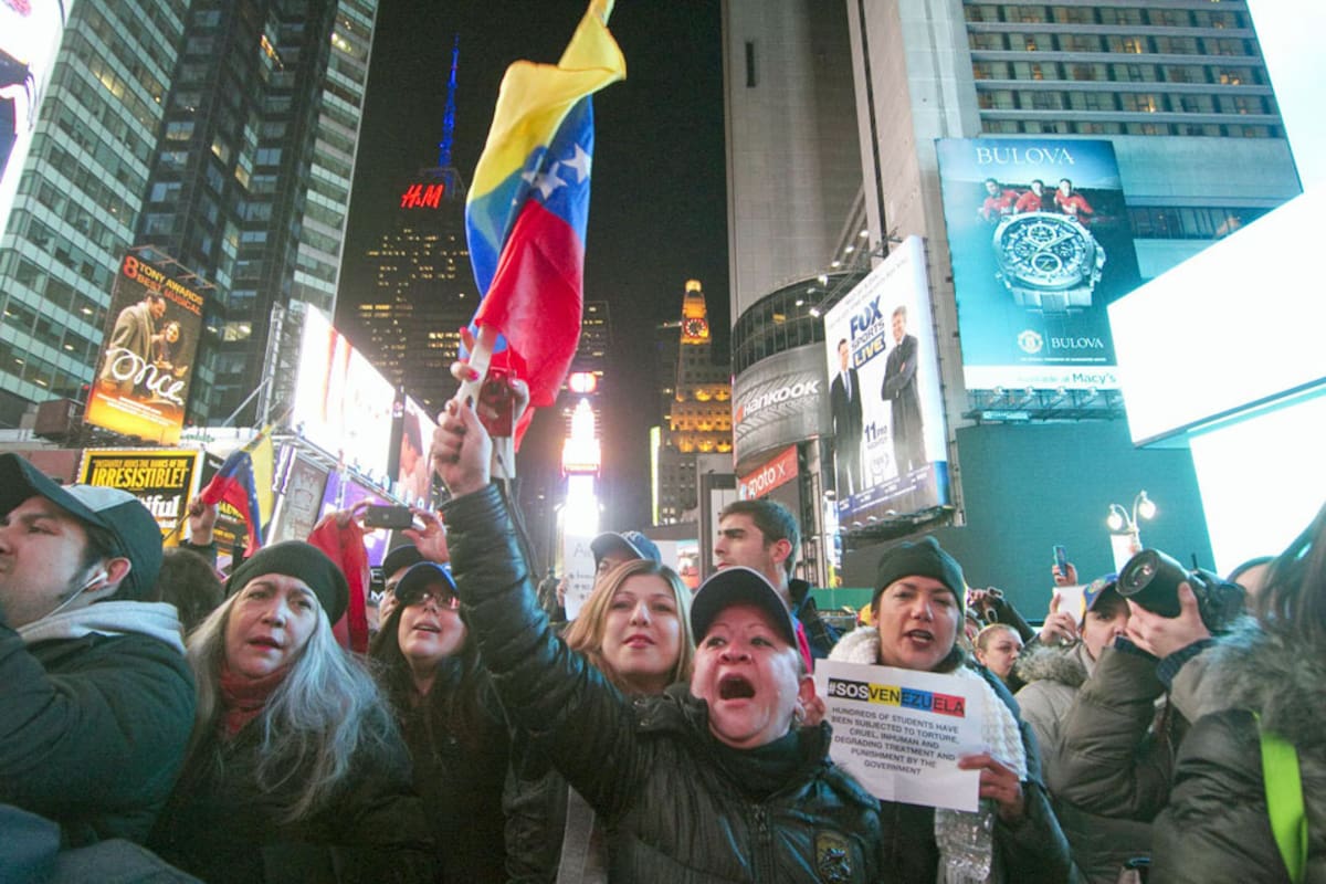 Cientos de venezolanos residentes en Estados Unidos llevaron los reclamos contra Maduro a Times Squares
