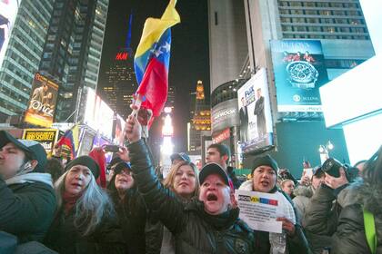 Cientos de venezolanos residentes en Estados Unidos llevaron los reclamos contra Maduro a Times Squares