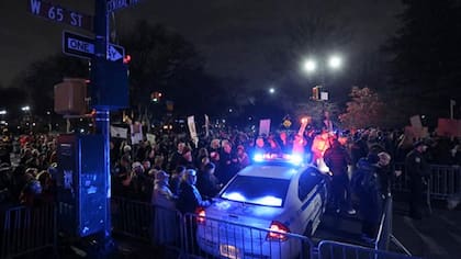 Cientos en la ciudad de Nueva York se movilizaron en contra del futuro presidente de Estados Unidos, Donald Trump