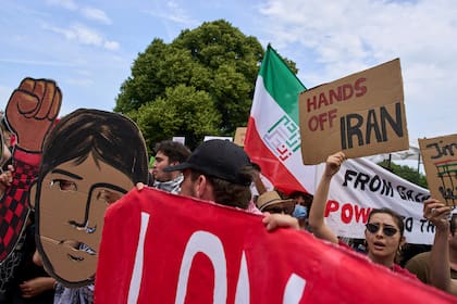 Cientos protestan contra la OTAN días antes de cumbre de la alianza en La Haya