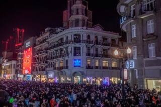 Wuhan, cuna del covid-19, celebró el Año Nuevo con una multitud en las calles