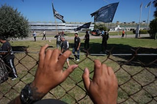 Cierre de emblemática fábrica de neumáticos suma más tensión a debate por reforma laboral de Milei