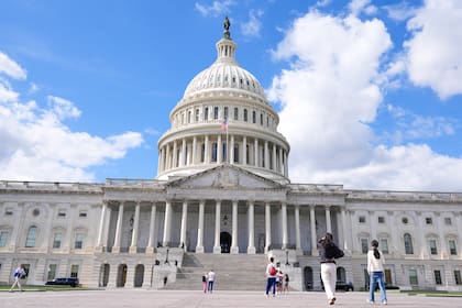 Cierre de gobierno de EEUU llega a su quinto día; demócratas y republicanos siguen en estancamiento