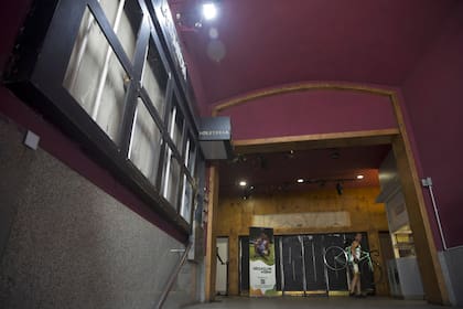 Lo que supo ser un hall de teatro y puerta de ingreso a un gimnasio