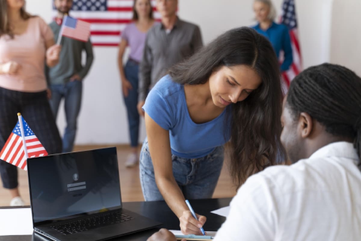 Ciertos migrantes pueden tener una extensión automática de su permiso de trabajo