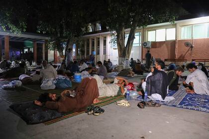 Cifra de muertos por sismo en Afganistán sube a más de 2200; agencias de ayuda solicitan fondos