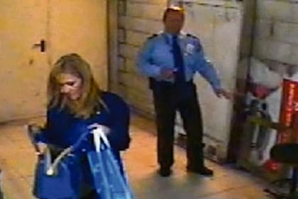 Tras un mes en la cuerda floja, Cristina Cifuentes, presidenta regional de Madrid, dimitió por un video en el que aparece robando dos cremas faciales