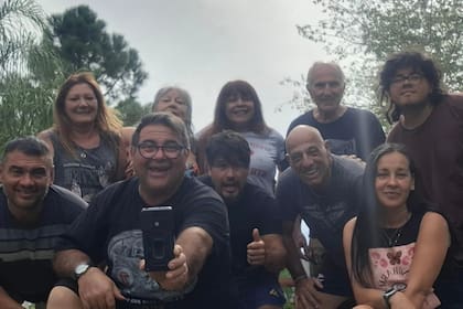 Ciliberto con Lojo y un grupo de amigos, en uno de sus viajes más recientes