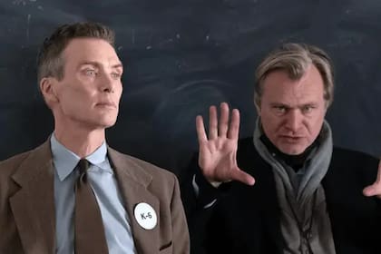 Cillian Murphy y Christopher Nolan en el set de Oppenheimer, la película que se encamina a convertirse en favorita en la carrera por el Oscar
