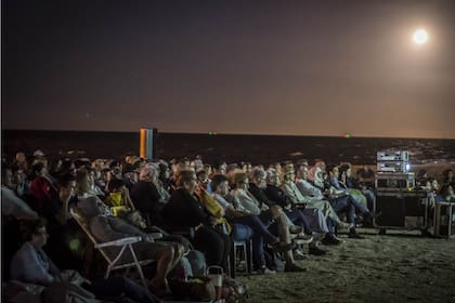 Cine cerca del río