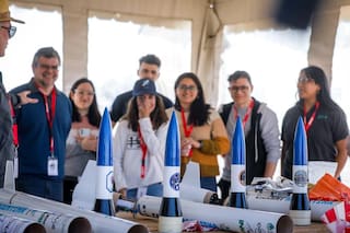 Cinco equipos de estudiantes argentinos crearon pequeños satélites que alcanzaron 400 metros de altura