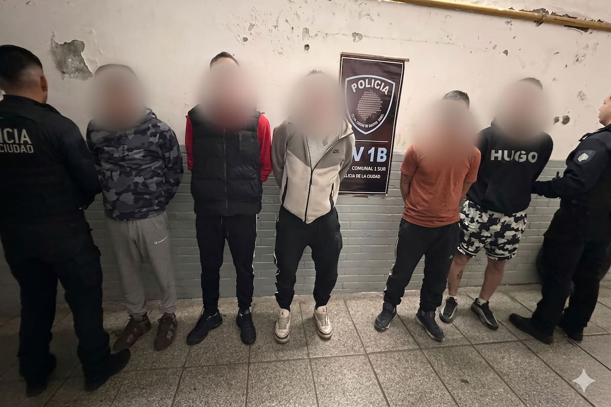 Cinco hombres fueron detenidos en Monserrat, acusados de realizar escruches a departamentos vacíos