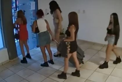Cinco jovenes desvalijaron a un turista francés