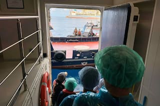 Cinco pasajeros estadounidenses de crucero con hantavirus dejan centro de cuarentena en Nebraska