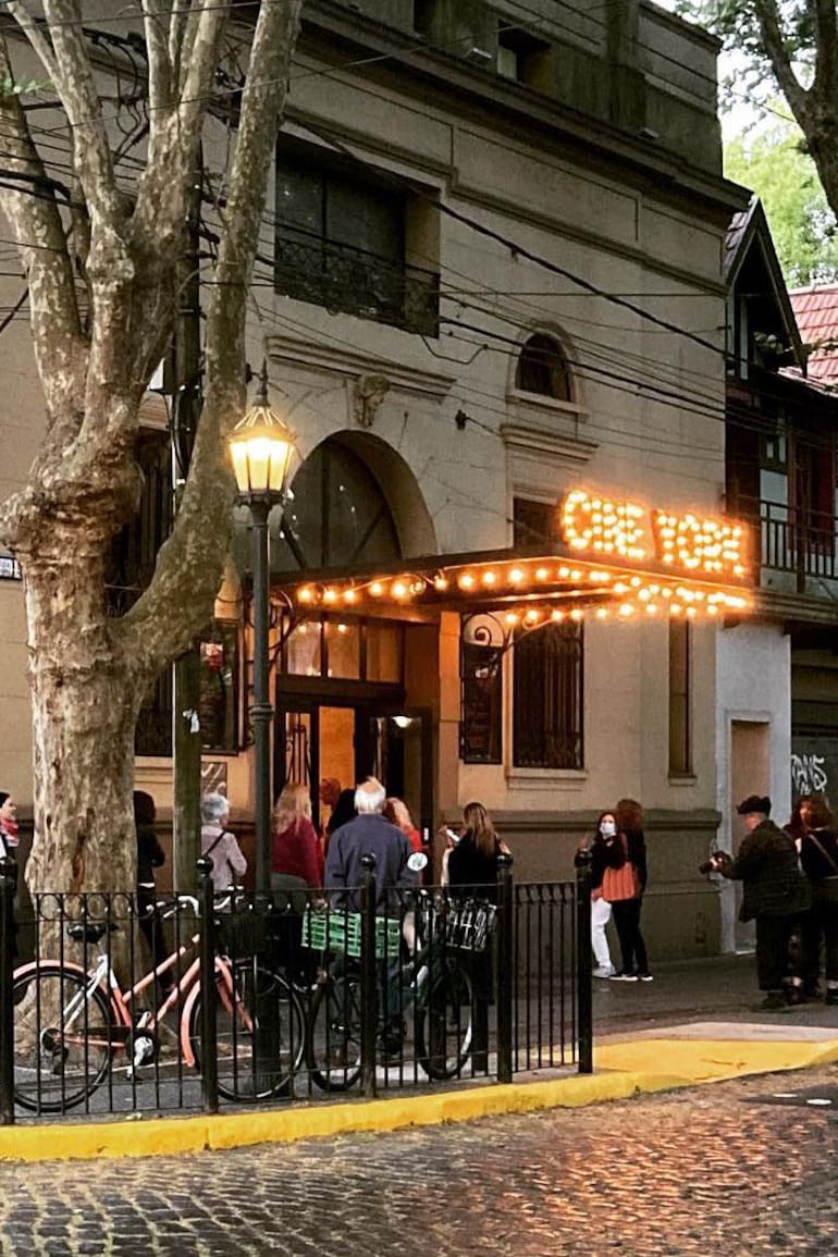 Cine York, emblema de Olivos.