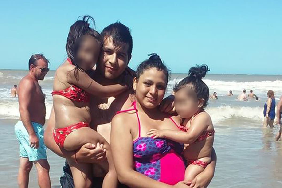 Cinthia estaba en pareja con el padre de sus hijas, a quien conocía desde el secundario