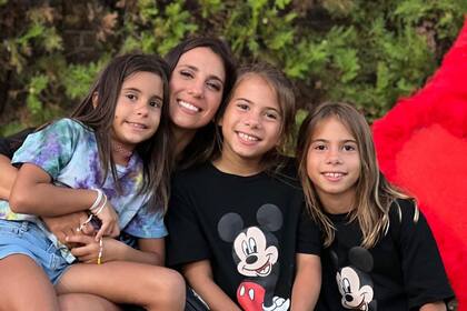 Cinthia Fernández vive en un country de Escobar junto a sus hijas, Charis, Bella y Francesca, frutos de su relación con Matías Defederico