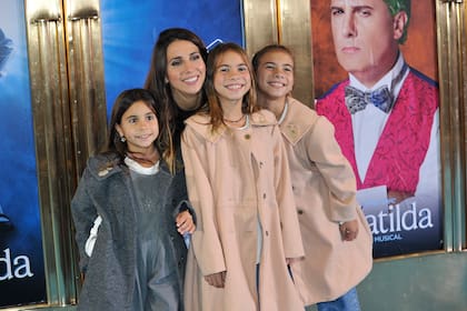 Cinthia Fernández y sus tres hijas: Bella, Charis y Francesca