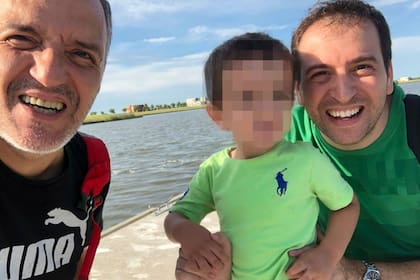 Cintia, amiga de Polti y Santalla, les prestó su vientre para realizar la subrogación. El caso se encuentra en la Corte Suprema de Justicia de la Nación, la última instancia que tienen para convertirse legalmente ambos en los padres del niño