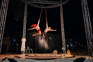 La mística de un espectáculo a cielo abierto que lleva 17 años volando bajo el cielo de Villa Gesell
