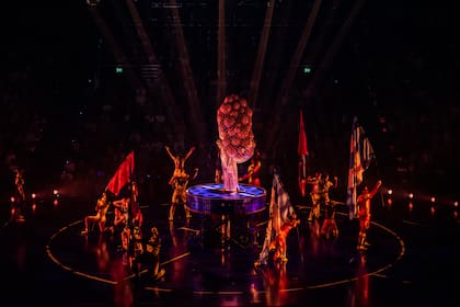 Circo y fútbol, de la mano en una puesta magistral
