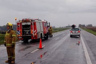 Manejaba a contramano por la autovía 2, chocó de frente a un auto y murió
