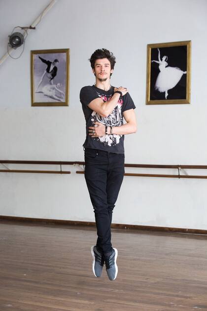 Mansilla, en el Ballet Estudio, con la custodia de la mítica Olga Ferri desde la pared