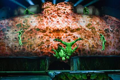 En OVO, el Cirque du Soleil pone la lupa en el microuniverso de los insectos, con trajes coloridos y mucha música brasileña