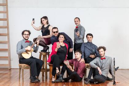 Cita textual es un mapa del nuevo voyerismo y la única obra teatral que alienta el uso del teléfono en la sala