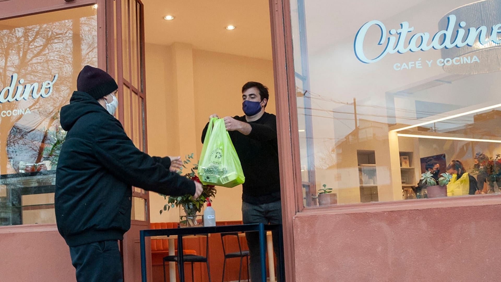 Citadino, café de especialidad y restaurante, abrió la semana pasada y adaptó su propuesta al formato delivery