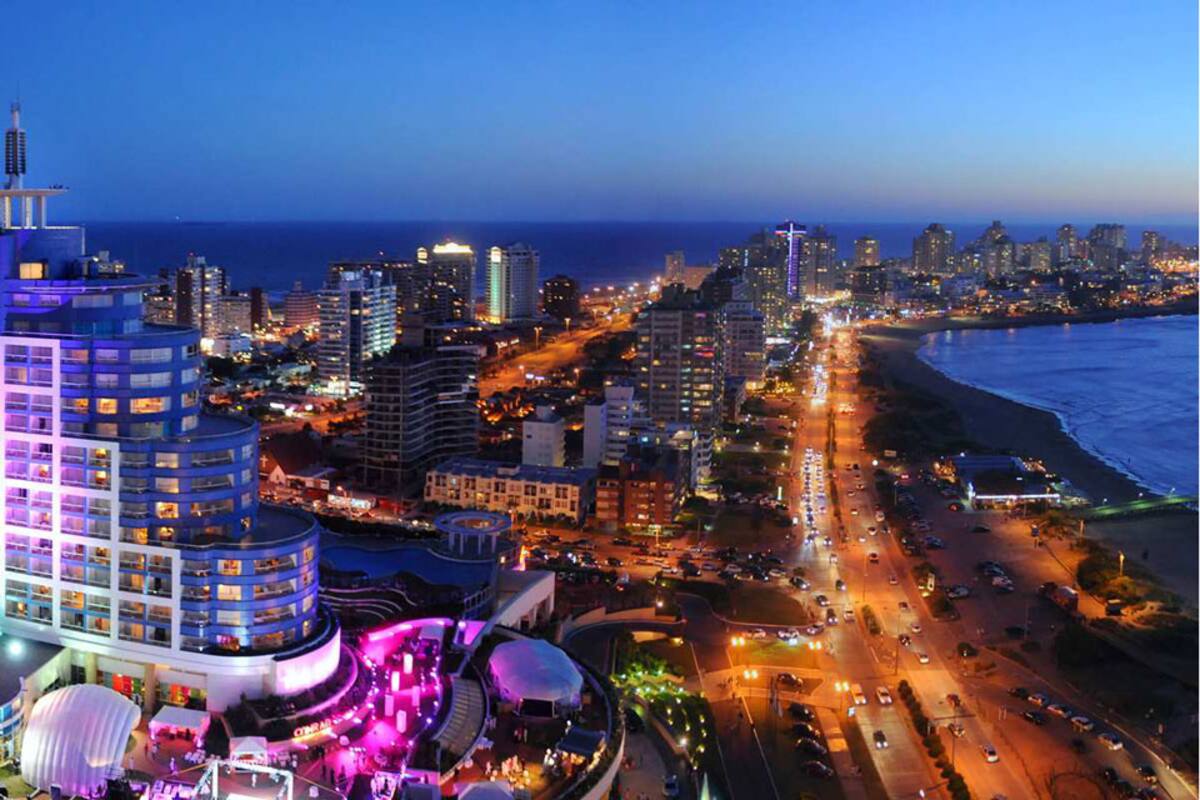 Ciudad a pleno. La vista de Punta del Este en una de sus mejores temporadas