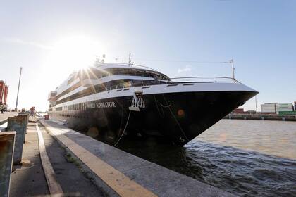 Ciudad de Buenos Aires: El primer crucero desde el inicio de la pandemia de coronavirus arribó hoy al puerto de Buenos Aires, anunció hoy la directora nacional de Migraciones, Florencia Carignano.