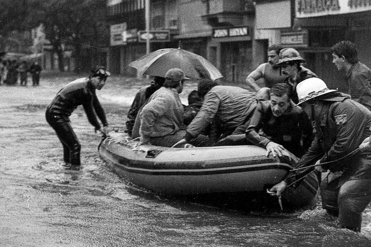 Ciudad de Buenos Aires: Hace 36 años Buenos Aires fue azotada por la denominada "lluvia del siglo", un temporal que entre el 30 y el 31 de mayo de 1985 descargó más de 300 milímetros de agua sobre la urbe.
Foto: Archivo/Télam/VIC