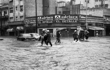 Ciudad de Buenos Aires: Hace 36 años Buenos Aires fue azotada por la denominada "lluvia del siglo", un temporal que entre el 30 y el 31 de mayo de 1985 descargó más de 300 milímetros de agua sobre la urbe.
Foto: Archivo/Télam/VIC