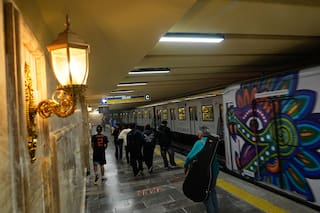 Ciudad de México instaló una lámpara en el metro por el Mundial y los memes no tardaron