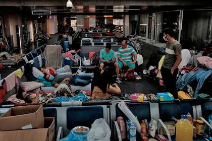 En distintas ciudades del país y del mundo (en la foto, el aeropuerto internacional de Guarulhos), miles de turistas quedaron varados en marzo de 2020 por las restricciones de la pandemia