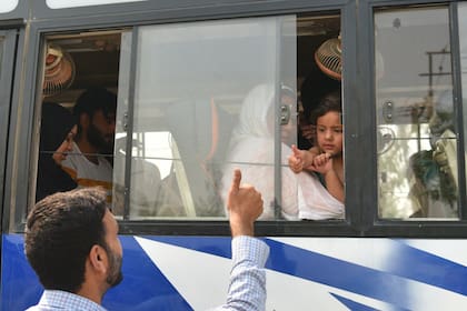 Ciudadanos pakistaníes abandonan India mientras crecen las tensiones por ataque en Cachemira