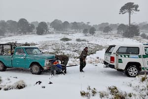 Ciudadanos varados por fuerte temporal de vientos y nieve. Fue en inmediaciones de Copahue.