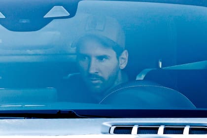 Ciutat Esportiva Joan Gamper, Barcelona, España - 7 de septiembre de 2020 Lionel Messi de Barcelona llega para entrenar.