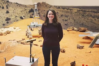 Aplicó a la NASA y la rechazaron: fue pasante, limpió un inodoro espacial y ahora lidera la exploración a Marte