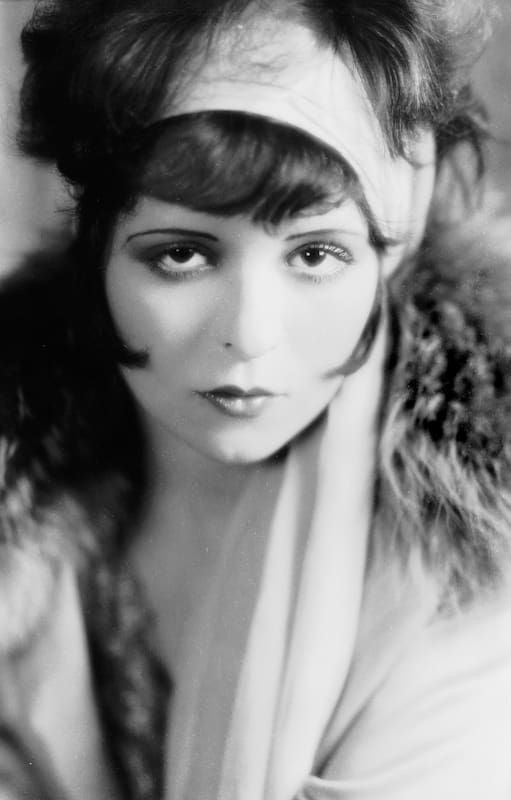 Clara Bow, la gran estrella de Hollywood que inspiró a toda una generación y sigue vigente gracias a Taylor Swift