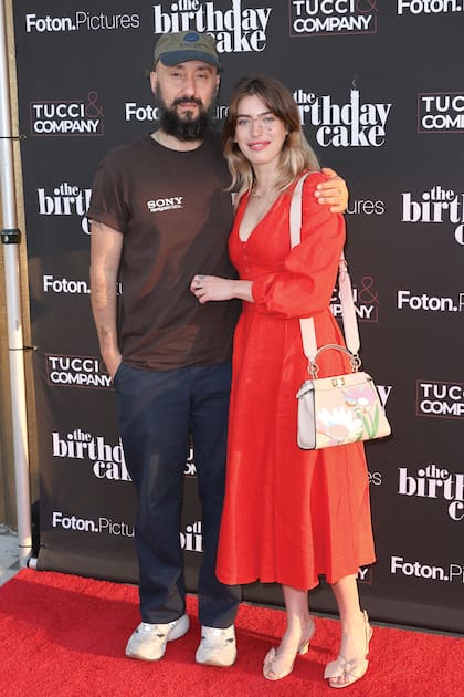 Clara con su pareja, el director de cine Jimmy Giannopoulos, en una foto de 2021
