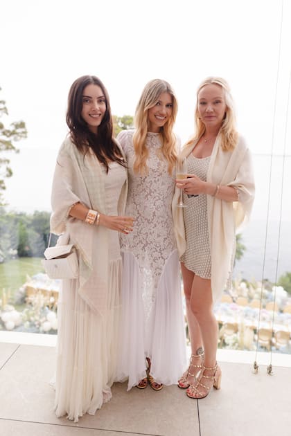 Clara Echevarrieta, la anfitriona y Dina Stuart Milne.